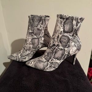 Charles David, stretch, ankle boots, snake, print